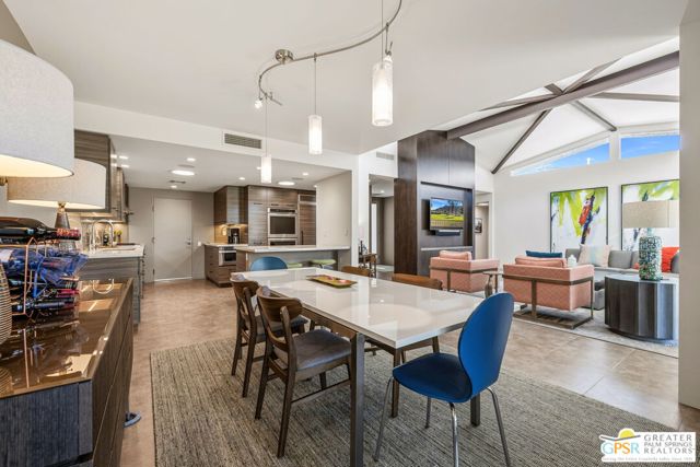 2420 Paseo Del Rey, Palm Springs CA: https://media.crmls.org/mediaz/7057a758-7868-466d-9dbf-209ff9cfe399.jpg