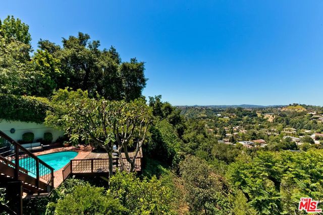 13490 Firth Drive, Beverly Hills CA: https://media.crmls.org/mediaz/705819f3-cd69-4bc5-bbc2-3b01a9799e5e.jpg