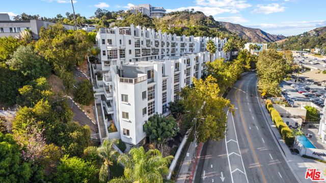 171 N Church Lane, Los Angeles CA: https://media.crmls.org/mediaz/70584b2f-270a-4539-81e5-f78b01fdcd5d.jpg