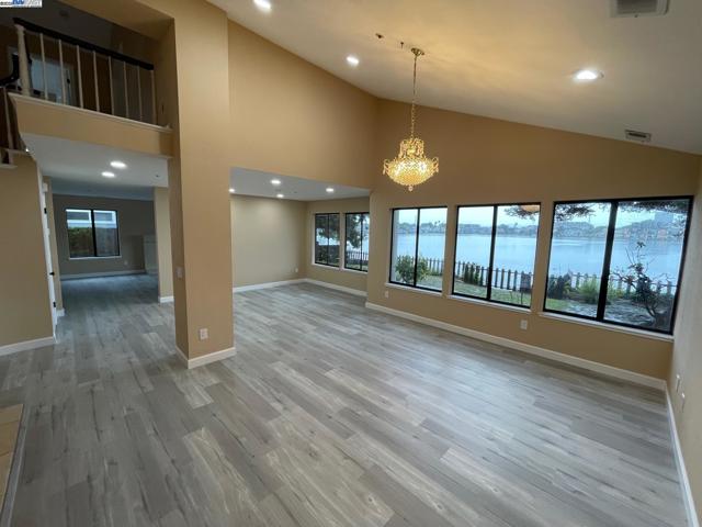 706 Widgeon St, Foster City CA: https://media.crmls.org/mediaz/705854e0-9a9d-4040-9c29-b053f2541521.jpg