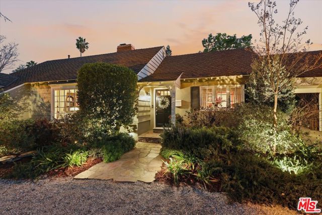 11122 Valley Spring Lane photo 4