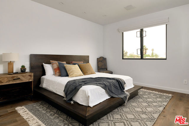 144 N Bowling Green Way, Los Angeles CA: https://media.crmls.org/mediaz/7058c37e-e127-4bf4-8d4c-961f3867f5c3.jpg