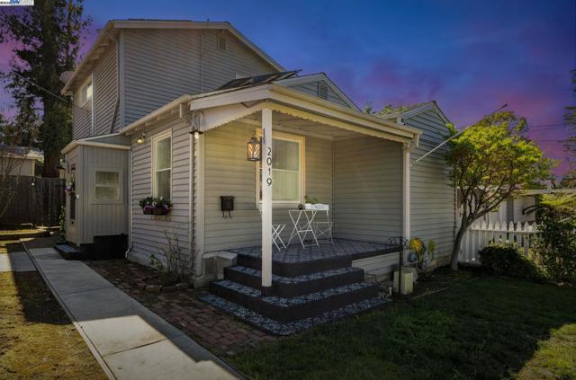 2019 E St, Hayward CA: https://media.crmls.org/mediaz/70597e55-ae02-4952-8f57-e926c0d822a9.jpg