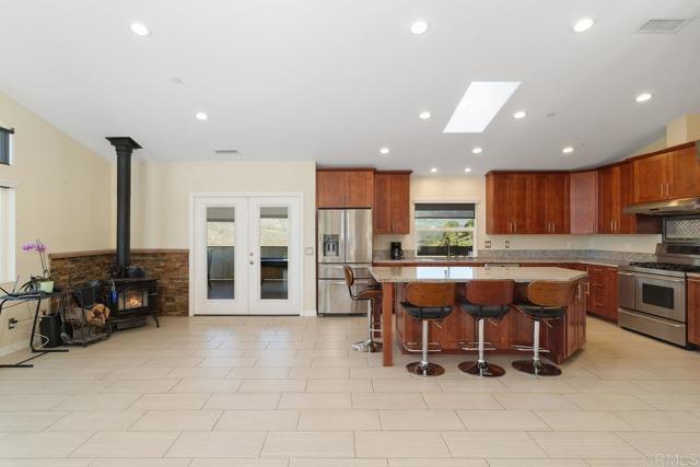 39255 De Luz Rd, Fallbrook CA: https://media.crmls.org/mediaz/7059d1b7-54b5-42ea-8e5d-48bf6dccf38f.jpg