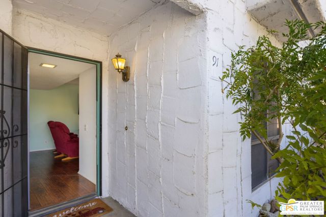 5205 E Waverly Drive, Palm Springs CA: https://media.crmls.org/mediaz/7059ec05-8caf-4d63-976e-eb8680f79e96.jpg
