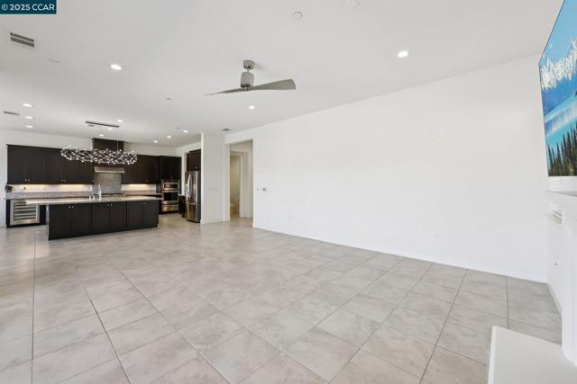 2909 Tulare Hills Dr, Dublin CA: https://media.crmls.org/mediaz/7059f500-13dc-4c25-b7c8-2f3a70a4bcf6.jpg