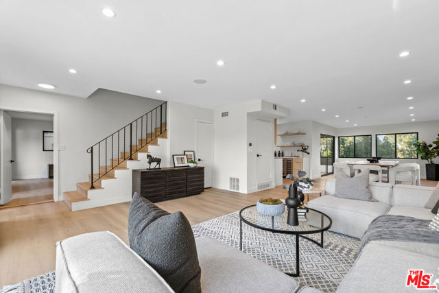 5132 Escobedo Drive, Woodland Hills CA: https://media.crmls.org/mediaz/705a5130-54be-42bb-beae-e1a9ed8f7f9e.jpg