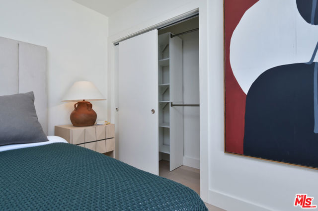 15431 Milbank Street, Encino CA: https://media.crmls.org/mediaz/705a7f97-061d-4ddd-9433-7b93f443d754.jpg
