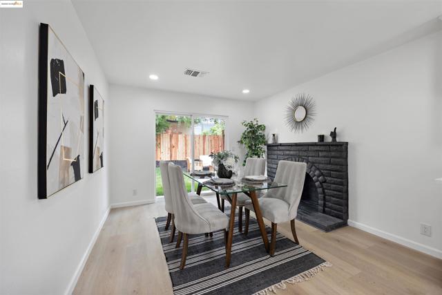 236 Larkspur, Fairfield CA: https://media.crmls.org/mediaz/705ad692-3ee2-464b-b4e6-879f302bdbea.jpg