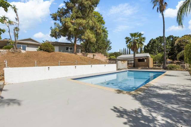 9484 86 La Cuesta Dr, La Mesa CA: https://media.crmls.org/mediaz/705ae1e8-cfed-4f23-8bcb-43fd747900a7.jpg