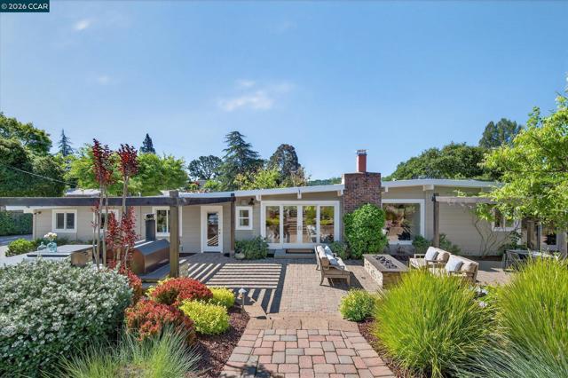 31 Ivy Dr, Orinda CA: https://media.crmls.org/mediaz/705b09db-ab89-495e-9c4e-8fab6160edbd.jpg