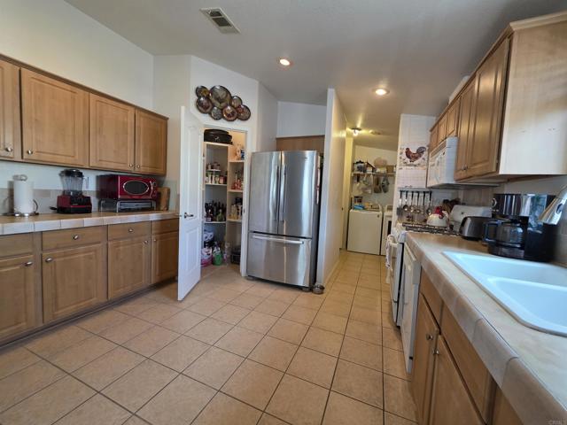 Detail Gallery Image 10 of 31 For 450 E Bradley Ave Spc 144,  El Cajon,  CA 92021 - 2 Beds | 2 Baths