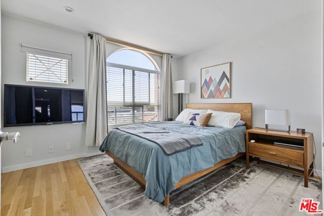 716 Maltman Avenue, Los Angeles CA: https://media.crmls.org/mediaz/705d1fdf-91bd-4b5a-b8ff-7e4233e5738d.jpg