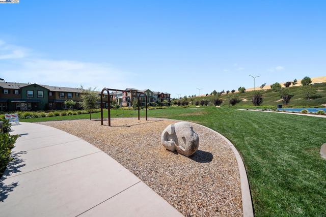 389 Basswood Cmn, Livermore CA: https://media.crmls.org/mediaz/705d766a-10bd-4979-a350-84566a0bae03.jpg