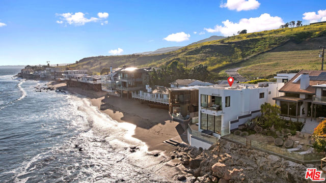 24146 Malibu Road, Malibu CA: https://media.crmls.org/mediaz/705d7e72-ad89-4adb-a13f-31e8fdb57d81.jpg