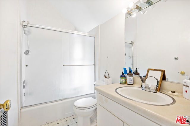 10396 Almayo Avenue, Los Angeles CA: https://media.crmls.org/mediaz/705dd84a-6d45-4289-9e86-835cca784b46.jpg