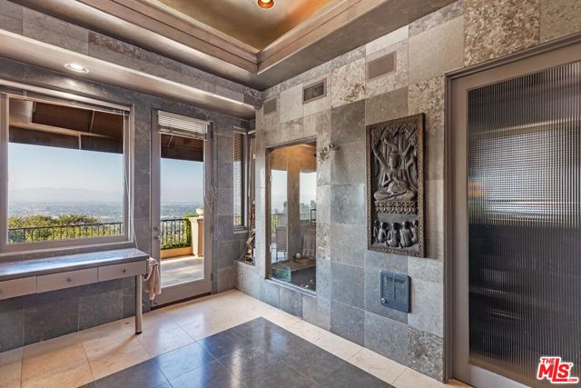 8 Bed Home for Sale in Los Angeles, California