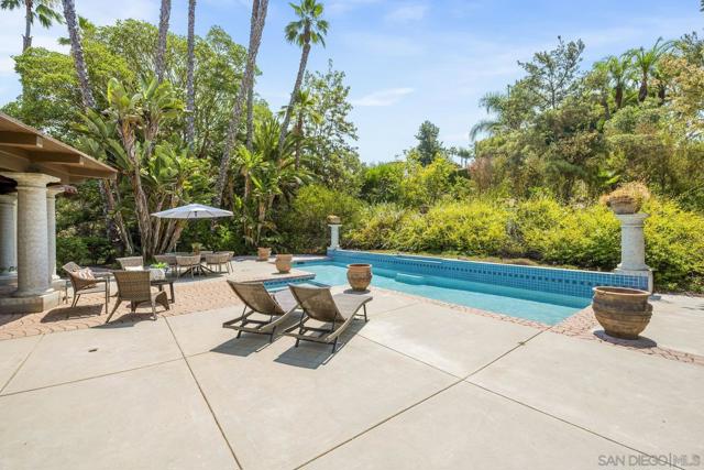 17601 Valle Verde, Poway CA: https://media.crmls.org/mediaz/705edbc1-198b-4901-bcdb-4ae79fd1c258.jpg