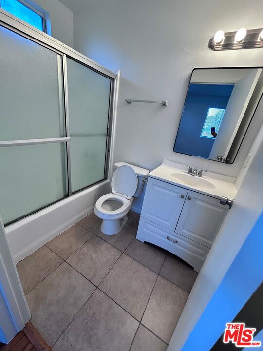 https://media.crmls.org/mediaz/705edcec-f63e-4a55-a8dd-005bfa0c59c4.jpg?preset=X-Large