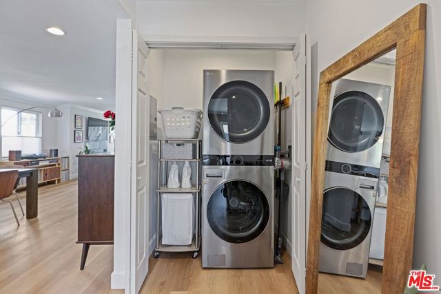 3551 S Bentley Avenue, Los Angeles CA: https://media.crmls.org/mediaz/705f5293-5710-43af-b711-56ee4bfa551f.jpg