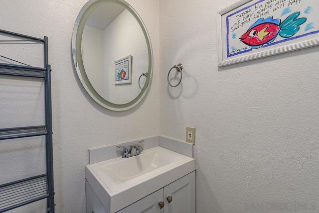 9855 Mission Greens Ct, Santee CA: https://media.crmls.org/mediaz/705f7dd9-e6fe-4c22-8ddf-7e689551a990.jpg