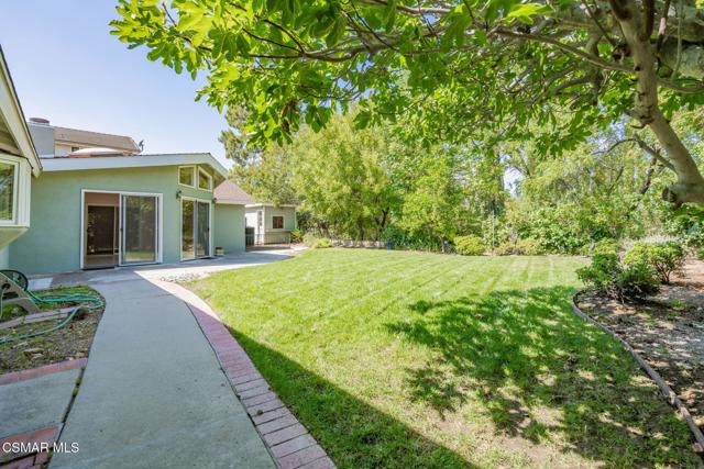 2085 Rayshire Street, Thousand Oaks CA: https://media.crmls.org/mediaz/70601a4e-f8dc-469a-85bd-51e23ba01c52.jpg