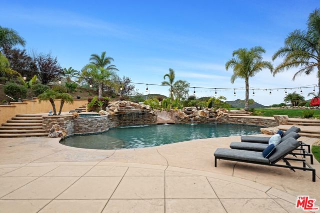 5105 Via El Cerro, Newbury Park CA: https://media.crmls.org/mediaz/7060467d-32c7-43a6-8560-345554832e50.jpg