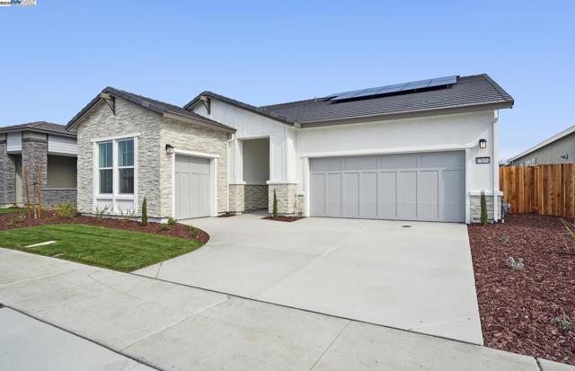17654 Brightwood Avenue, Lathrop CA: https://media.crmls.org/mediaz/7061646e-1663-4908-a5f8-caae2ee4eee1.jpg