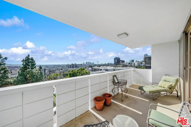 8787 Shoreham Drive, West Hollywood CA: https://media.crmls.org/mediaz/7062194b-c862-4116-bbdd-9211598dd781.jpg