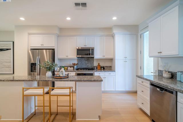 5588 El Dorado Ln, Dublin CA: https://media.crmls.org/mediaz/70632e38-71f8-40e8-b41b-7184f2cfa1bf.jpg