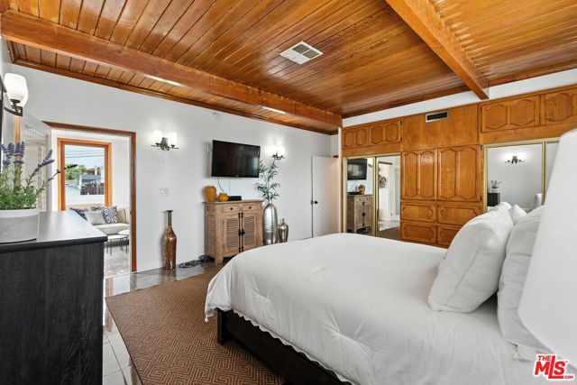 4134 W 60th Street, Los Angeles CA: https://media.crmls.org/mediaz/706359d4-ebdf-4c12-afc2-817b5e149b22.jpg