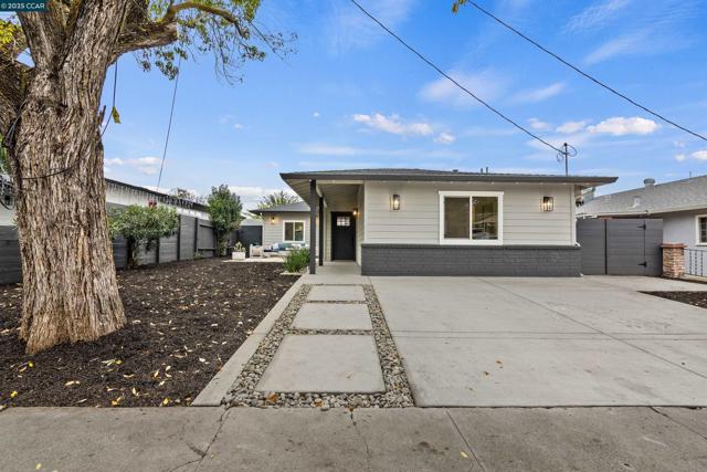 330 Warren Way, Pittsburg CA: https://media.crmls.org/mediaz/7063b9e8-58e3-4ff3-8754-6adfac8241fd.jpg