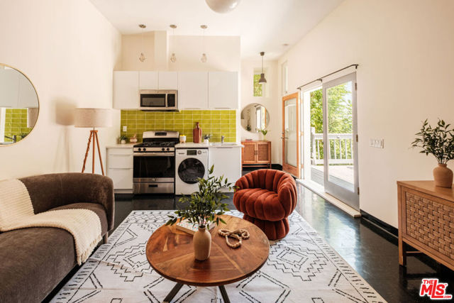 980 Oneonta Drive, Los Angeles CA: https://media.crmls.org/mediaz/7063e3a8-2a84-4c37-b178-3287db572c3a.jpg