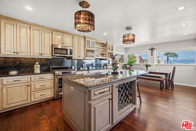 229 Rees Street, Playa del Rey CA: https://media.crmls.org/mediaz/70641f06-db80-451a-84ab-81b94a539abe.jpg