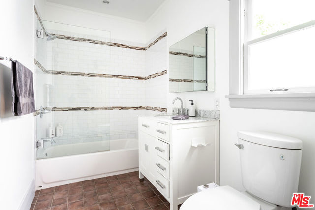 2027 Canyon Drive, Los Angeles CA: https://media.crmls.org/mediaz/70642205-ab20-416b-a508-8f8b32834be4.jpg