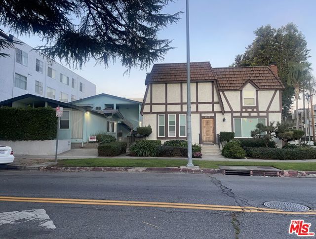 4323 Van Nuys Boulevard, Sherman Oaks CA: https://media.crmls.org/mediaz/7065290f-14cf-4d4d-a8c1-11c567f9ef69.jpg