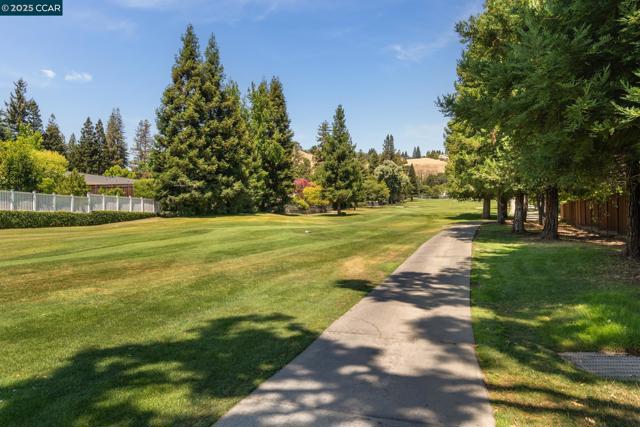 9 Saint Andrews Pl, Alamo CA: https://media.crmls.org/mediaz/70653c25-e9a2-456e-b686-e9fc3e3ff199.jpg