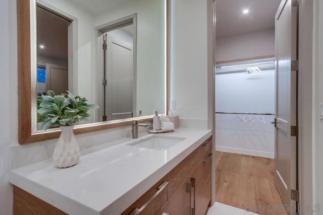 Image 40 of 71 For 5435 Parkview Dr.