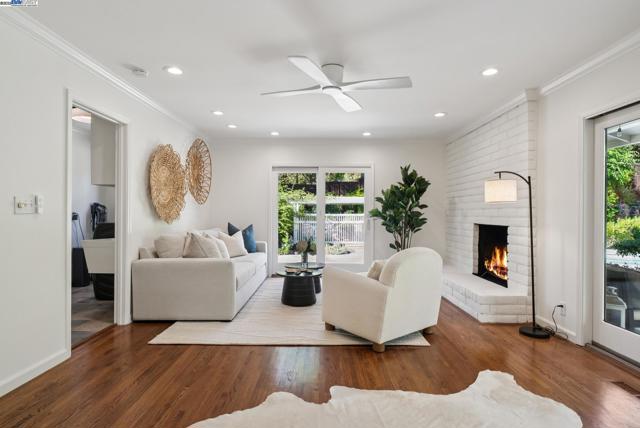 290 Bolla Ave, Alamo CA: https://media.crmls.org/mediaz/706586e2-5032-4c65-a5bd-c995fc2a3779.jpg