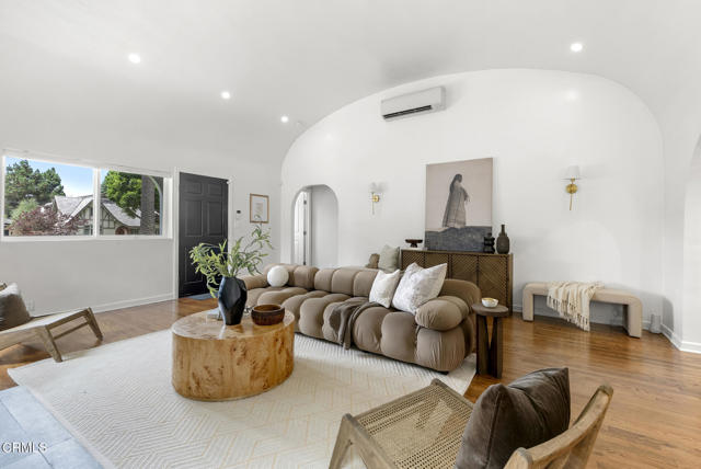 4160 Madison Avenue, Culver City CA: https://media.crmls.org/mediaz/7065a6c2-6595-470f-b194-c3c54e850e1c.jpg