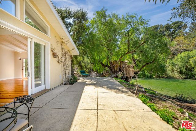 2457 Liberty Lane, Topanga CA: https://media.crmls.org/mediaz/7065bd20-4922-4c22-bc5b-f4c6e1f926ce.jpg