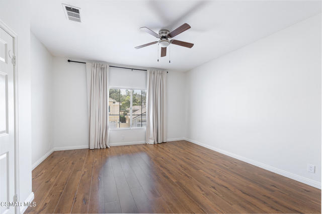 525 Myrtle Court, Oak Park CA: https://media.crmls.org/mediaz/7065c74a-893e-4c31-aedc-337231afc81b.jpg