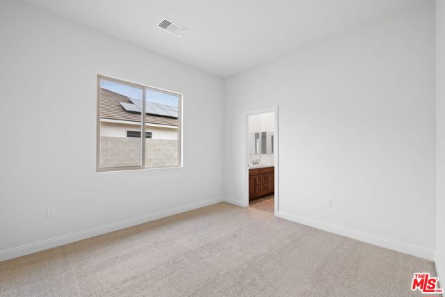 3719 Pathway Court, Bakersfield CA: https://media.crmls.org/mediaz/7065ceff-84e5-4ab9-986a-1971e756a46d.jpg