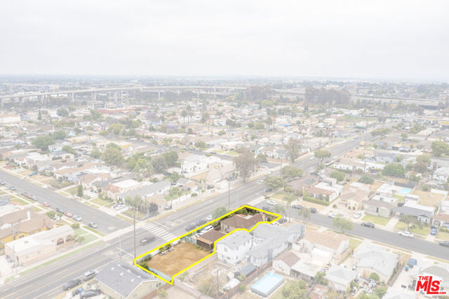 701 W 112th Street, Los Angeles CA: https://media.crmls.org/mediaz/70662477-bf23-4c11-ac7e-94a0bc51f858.jpg