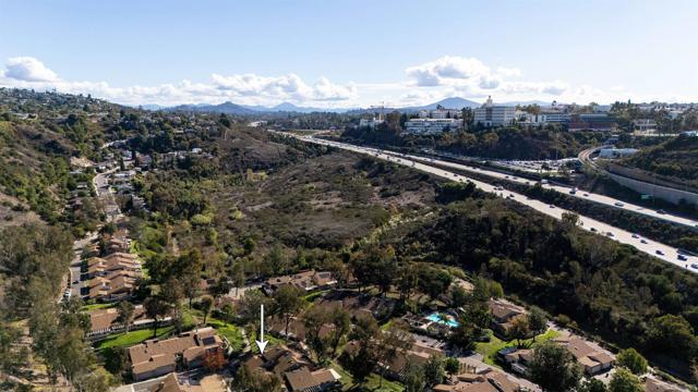 5611 Adobe Falls Rd, San Diego CA: https://media.crmls.org/mediaz/70665e86-772c-463d-b45b-42dc3831b789.jpg