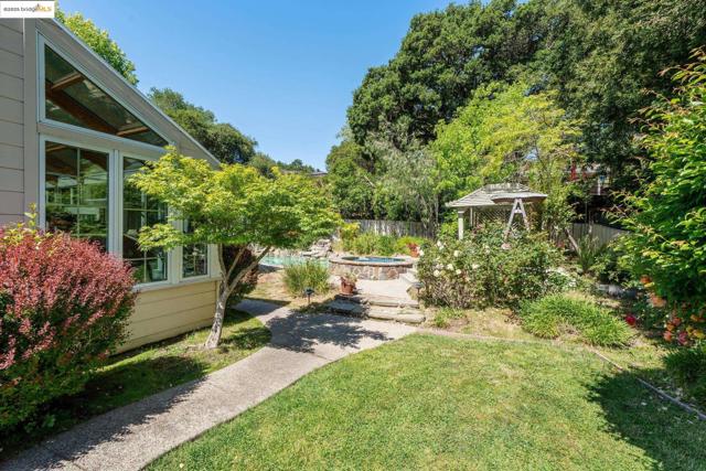 14 El Camino Moraga, Orinda CA: https://media.crmls.org/mediaz/706667c2-9713-4494-b9a6-7f96b4adf6aa.jpg