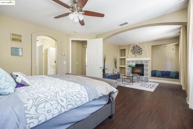 2532 Crystal Way, Antioch CA: https://media.crmls.org/mediaz/7066803d-2802-4915-842d-839ed02599b0.jpg