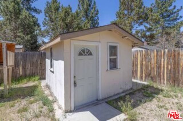 320 E Tiger Lily Drive, Big Bear City CA: https://media.crmls.org/mediaz/706686b5-5e2c-4abc-86ed-5e146b980946.jpg