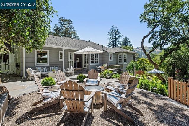 72 Davis Rd, Orinda CA: https://media.crmls.org/mediaz/7066b3f9-db65-4383-abec-fb554882eb52.jpg