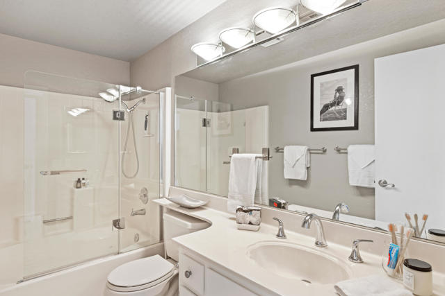 500 S Farrell Drive, Palm Springs CA: https://media.crmls.org/mediaz/7066d60c-35ea-47ca-ad43-c16af996a21e.jpg